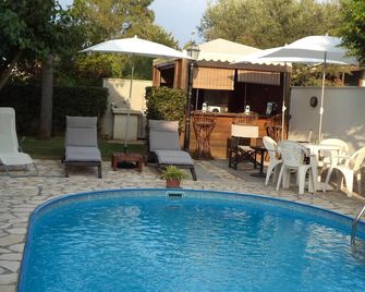 Gens Mundi B&B - Rom - Pool