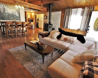 Blissful Pines - Big Bear Lake - Living room