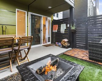 Modern Sustainable Design in Ballard - סיאטל - פטיו