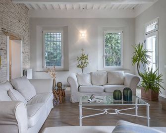 Villa Rustica 8, Emma Villas - San Pietro In Vincoli - Wohnzimmer