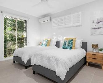 Belle Escapes Sandpipers Beach House - Palm Cove - Dormitor