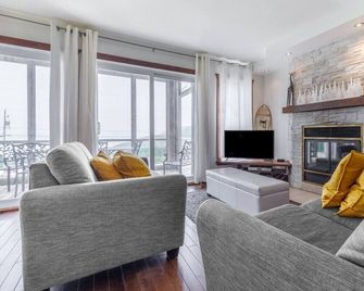 14b Condo: Mountain & River Views, Terrace & Bbq - L'Isle-aux-Coudres - Obývací pokoj