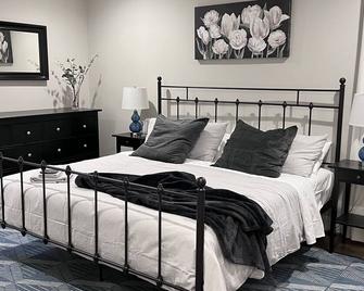 Modern Home - Mauldin - Bedroom