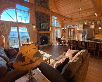 Luxurious Eagle Ridge Log Home Newfound Lake - Hebron - Sala de estar