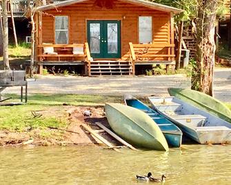 Stairs To Waterfront, Cabin #3, Lake Livingston, Onalaska. Texas - Onalaska - Patio