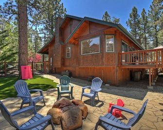 Teakwood Cozy Wood Cabin with Fireplace - Big Bear Lake - Patio