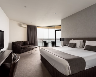 Lakes Hotel - West Lakes - Bedroom