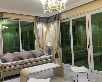 Hanamitsu Hotel & Spa - Garapan - Living room