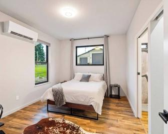 Glacier Goat Haven - Polson - Bedroom