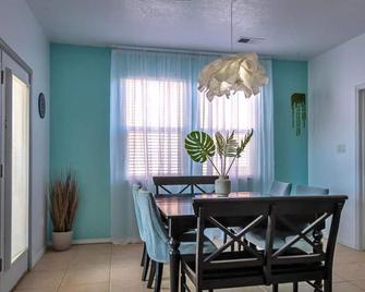 Sandia Views room with lock for Balloon Fiesta! - ריו ראנצ'ו - מסעדה