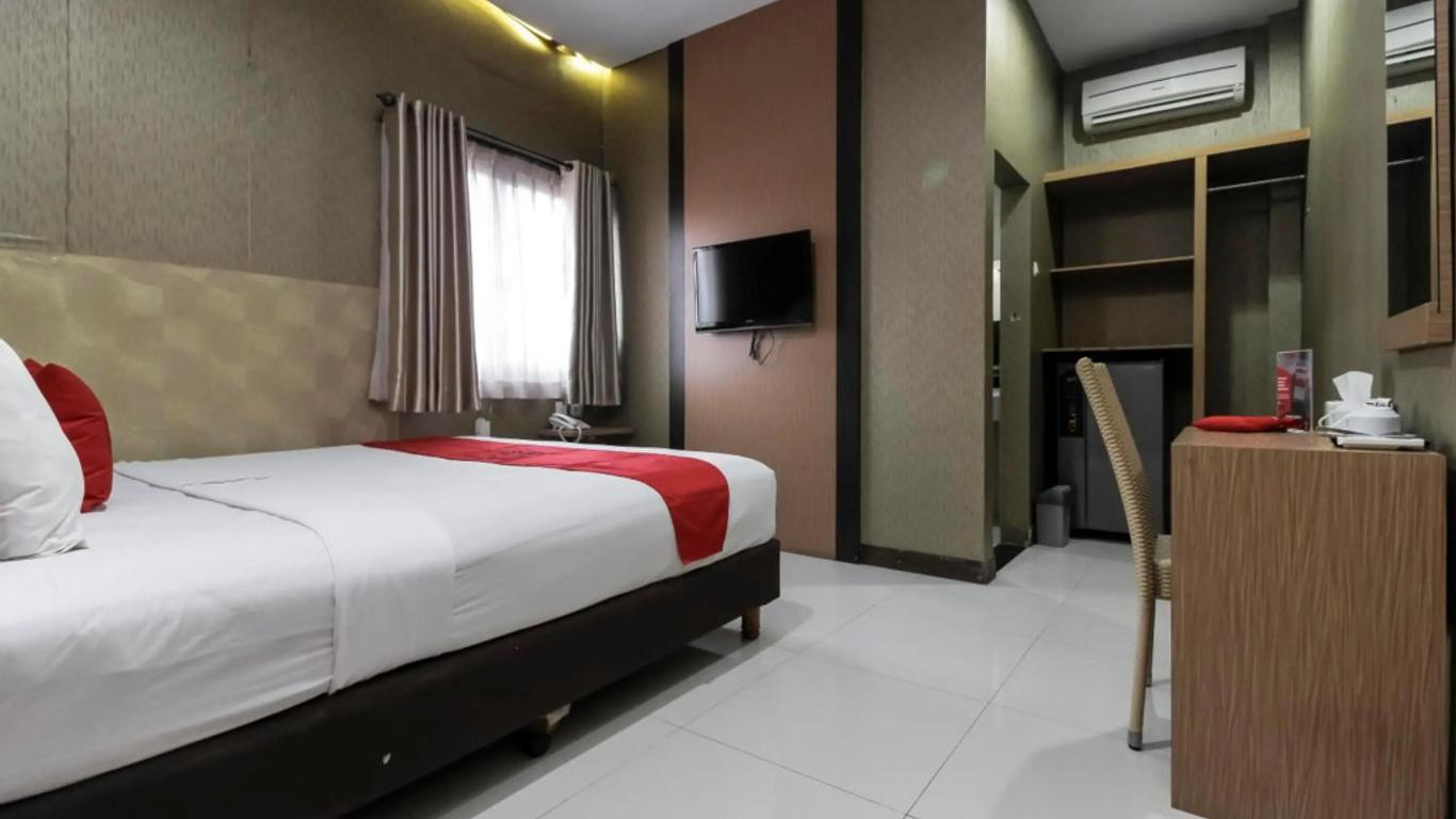 RedDoorz Plus @ Tuparev Cirebon