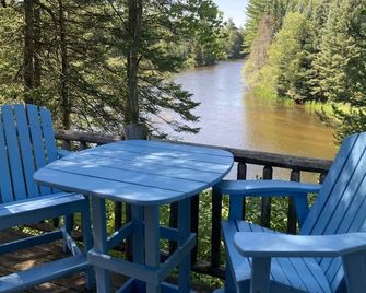 The Big Cabin on the Au Sable River - Spectacular Views - 8BR/4BA - Grayling - Balcony