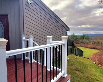 Live the life! Stunning Private Studio Guest Suite in an Avon Mountain Mansion! - Avon - Balcón