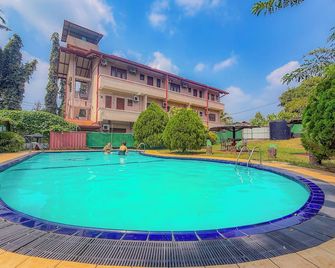 Airport Green View Resort - Negombo - Pool