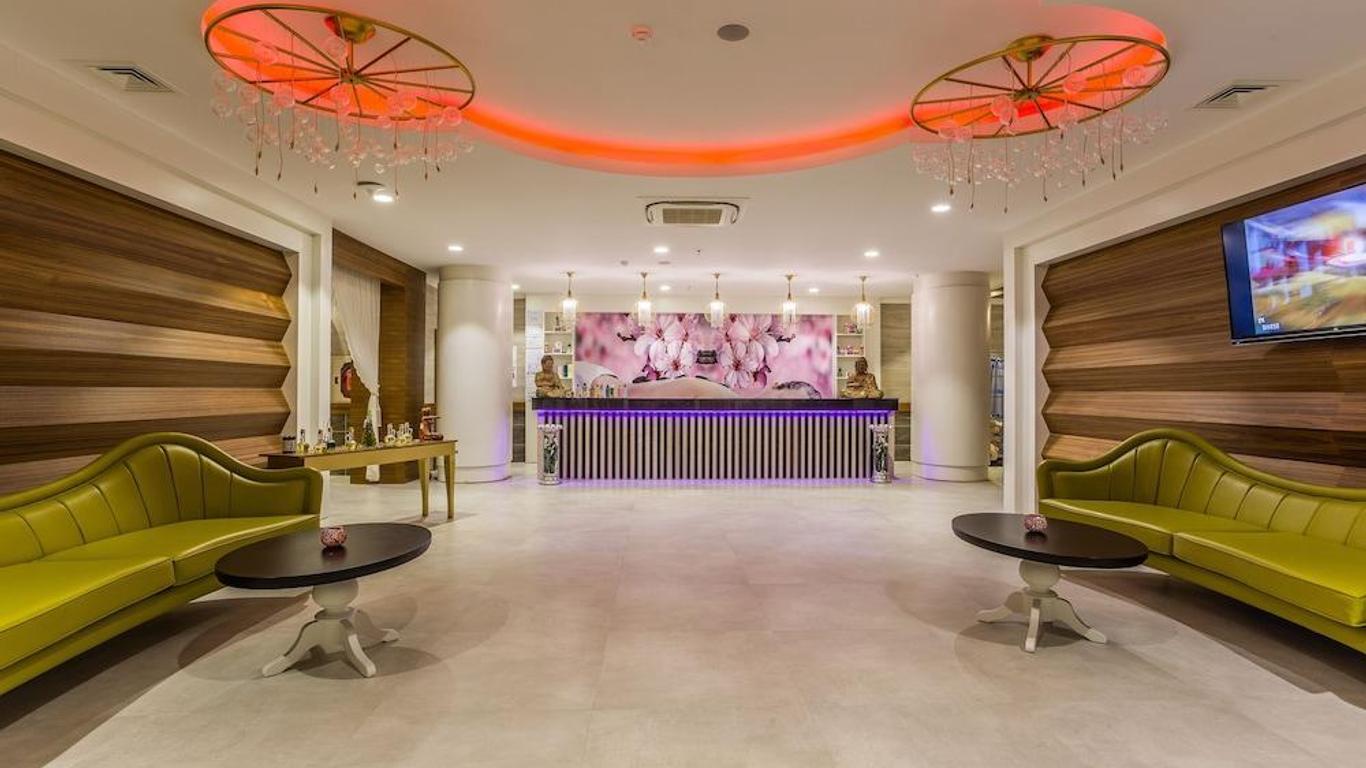 Mary Palace Resort & Spa