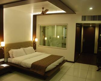 Palette Hotel Surya - Vadodara - Bedroom