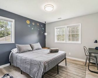 5BR with Game Room & Huge Backyard - Lawrenceville - Habitación
