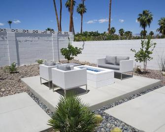 Rancho Mirage Mid Century Modern Elegance - Rancho Mirage - Patio