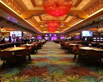 Holiday Inn Express & Suites Lincoln-Roseville Area - Lincoln - Restaurant