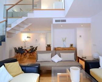 Esglesia 7 - Apartamento Duplex - L'Estartit - Olohuone