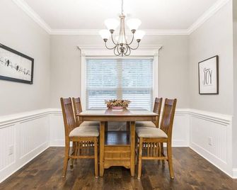 Cozy 3br/2ba /king bed nice neighborhood Perry Fairground ABF Technical College - Kathleen - Dining room