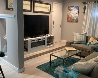 The Art Home. Steps to the Sand in Newport Beach - Newport Beach - Vardagsrum