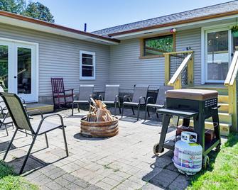 Ice Fishing On-site: Waterfront Nekoosa Home! - Nekoosa - Patio