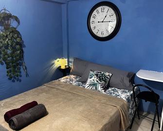 Cozy 1BR Apt w/ Mountain View overlooking the Valley - 小谷 - 臥室