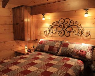 Cabins at the Gap The Getaway Cabin 1 Bedroom 1 Bath loft - Mill Spring - Habitación