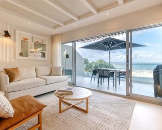 Netanya Noosa Beachfront Resort - Noosa Heads - Bedroom
