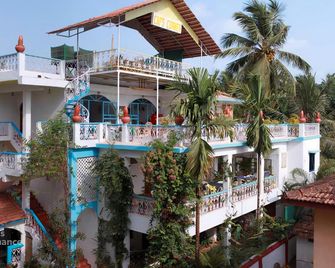 Cap's Corner - Calangute - Building