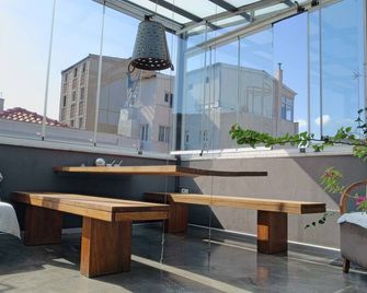 I'zaz - איסטנבול - מרפסת