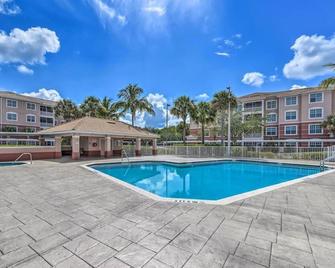 Close to Beaches, Shops & Restaurants! Gated Community - Pool & Hot Tub! Free Parking & Wi-Fi! - Iona - Piscina