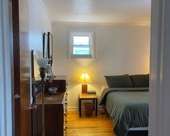 Vintage Music Themed Home in the Heart of London Across From Gibbons Park - London - Bedroom