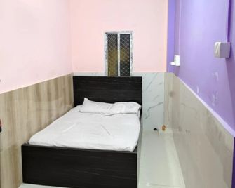 Meera Hotel And Lodging - Karīmganj - Bedroom