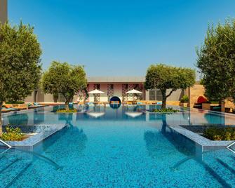 Aloft Abu Dhabi - Abu Dhabi - Pool