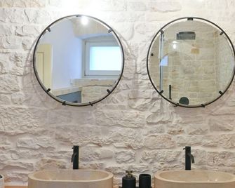 Trulliocchidipietrahistoricalexperience - Alberobello