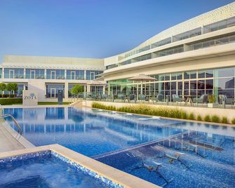 Zoya Health & Wellbeing Resort - Ajman - Pool