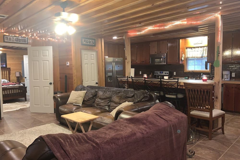 The Leaf River Yacht Club