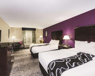 La Quinta Inn & Suites by Wyndham Louisville East - Louisville - Bedroom