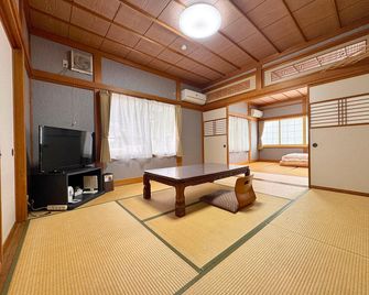 Tsuji Wakuwaku Land Inn Chaya - Uozu - Schlafzimmer