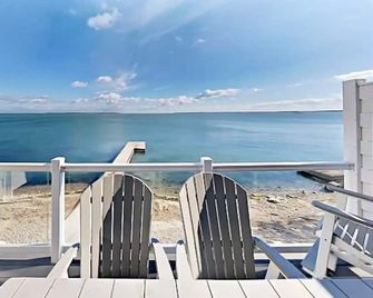 Waterfront Condo 204 Sleeps 12, 3 Baths 4 Bedrooms - Put-in-Bay - Varanda