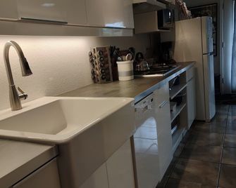 Cozy—Dog-Friendly—Perfect for Couples!!! Free 3rd Night Thru 1/31/26 - Bodega Bay - Kitchen