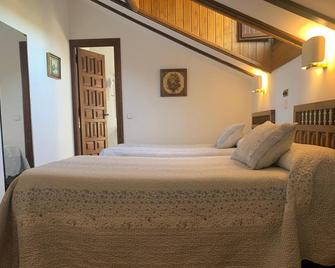 Hotel Siglo XVIII - סנטילנה דל מאר - חדר שינה