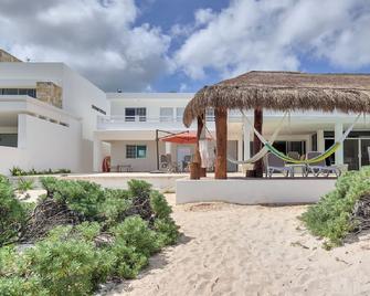 Casa Sara - Yucatan Home Rentals - Chicxulub Puerto - Building