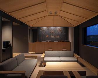 Onn Oomagarinohanabi - Daisen - Wohnzimmer