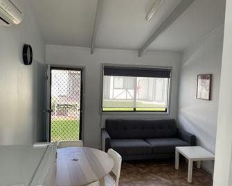 Robe Nampara Cottages - Robe - Living room