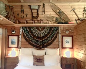 40 Acres Estate, Beach Access, Pet Friendly: Wildwood Studio - Vashon - Bedroom