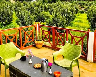 Banjara Camp and Retreat Sangla - Kalpa - Balcón