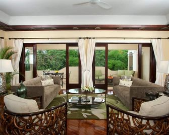 Tek Time Golf Villa on Cinnamon Hill - Luxury Full Staffed Home - Montego Bay - Living room